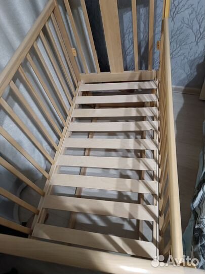 Детская кроватка с продольным маятником