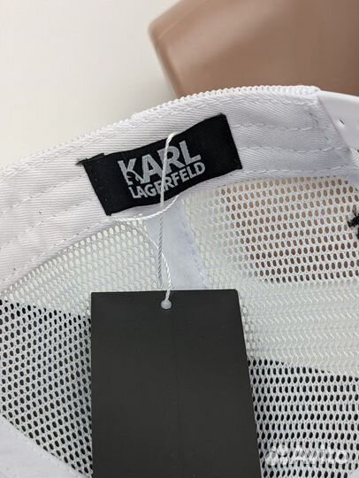 Бейсболка белая