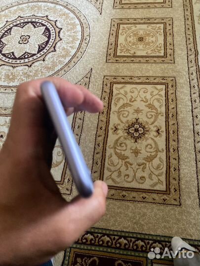 Телефон iPhone 11