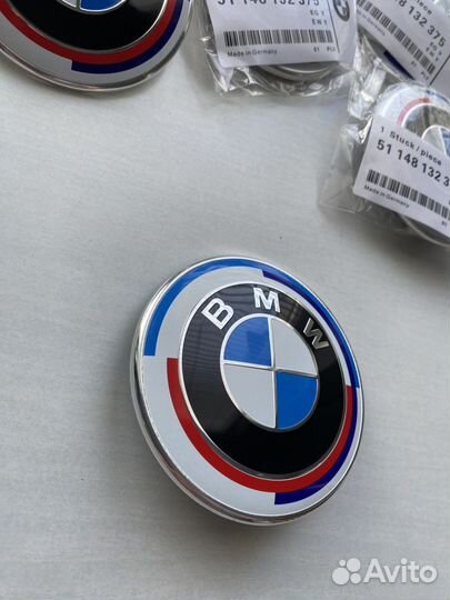 Юбильейная М BMW эмблема. 82 74