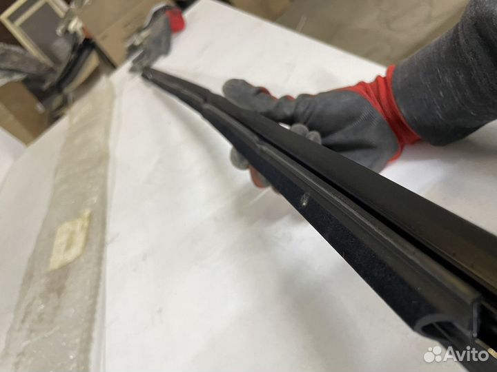 Уплотнитель стекла двери передней левой ford fiest