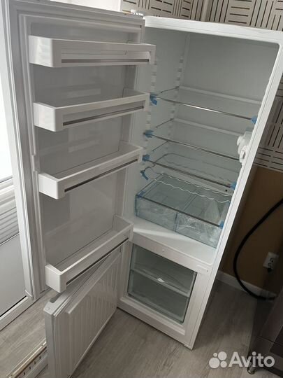 Холодильник новый Libherr CU 2831 белый