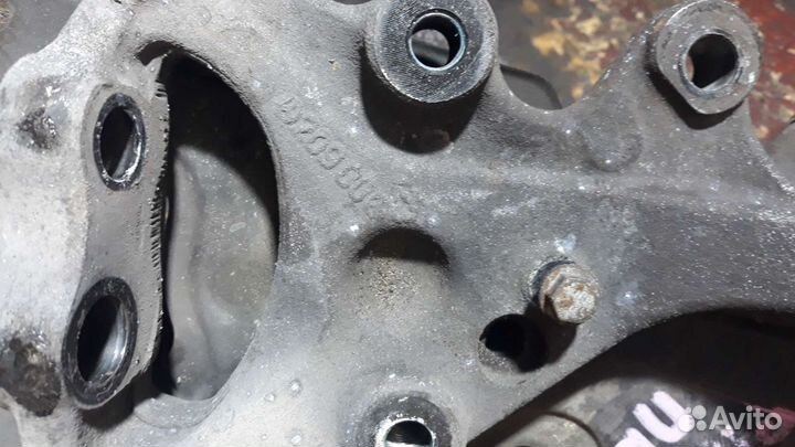 Кулак передний левый