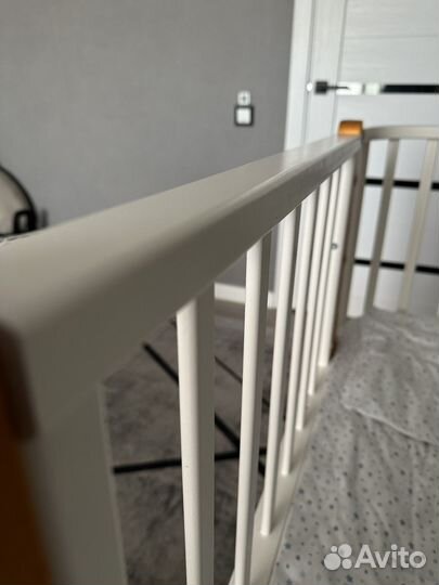 Детская кроватка с поперечным маятником