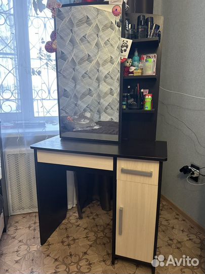 Стол туалетный