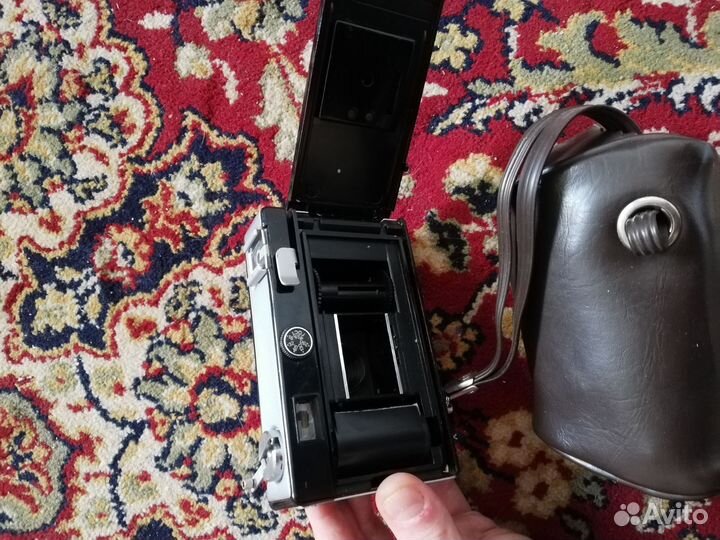 Пленочный фотоаппарат со всрышкой и пленкой