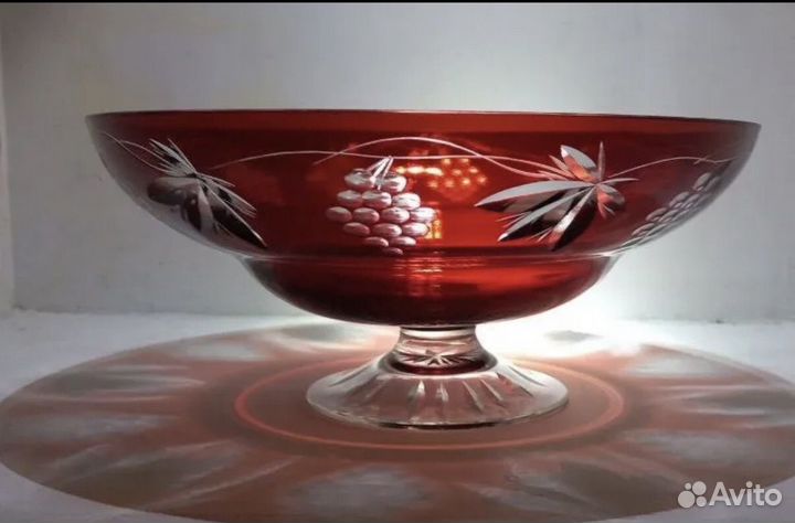 Ваза красный хрусталь на ножке