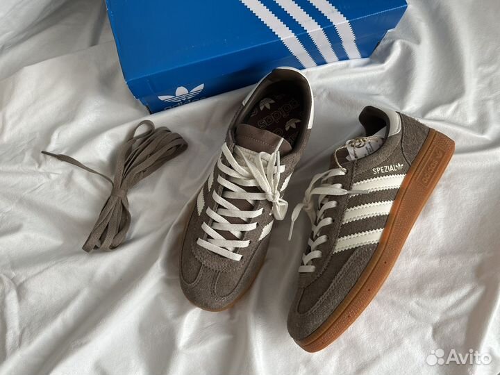 Кроссовки adidas spezial brown