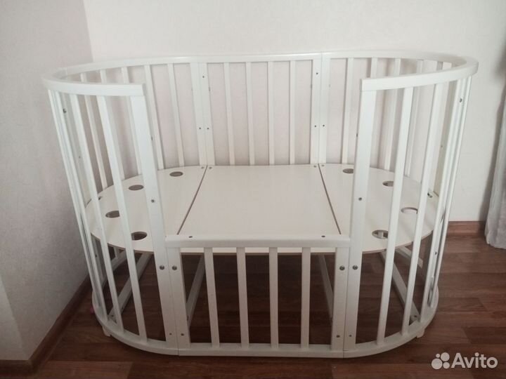 Детская кроватка круглая овальная с маятником