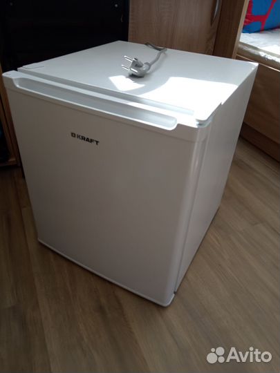 Маленький холодильник