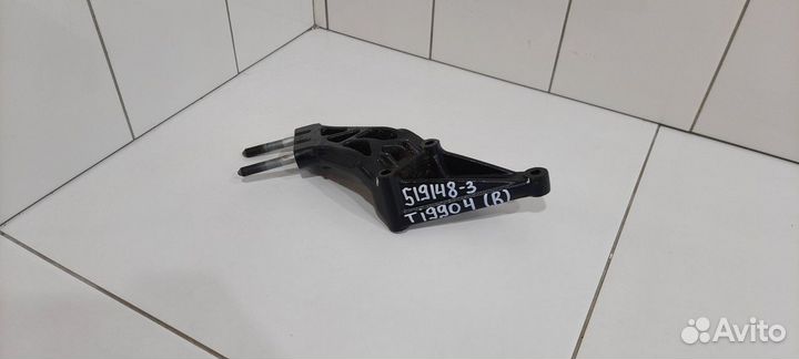 Кронштейн опоры двигателя правый