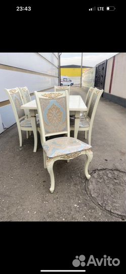 Стол и стулья