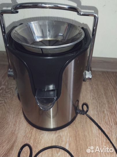 Соковыжималка Scarlett SC-015