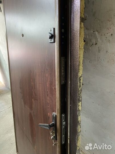 Дверь входная металлическая бу