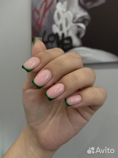 Модель на маникюр