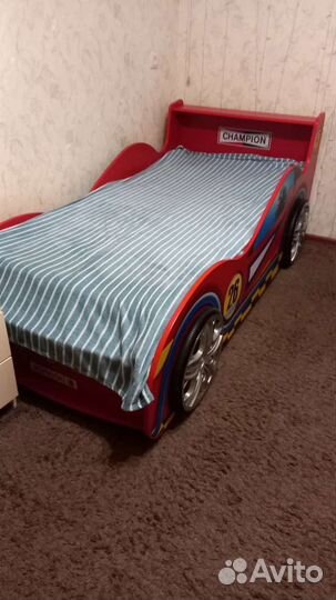 Кровать