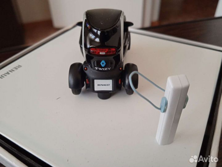 Модель Renault Twizy масштаб 1:43