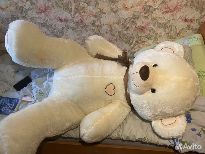 Огромный плюшевый медведь