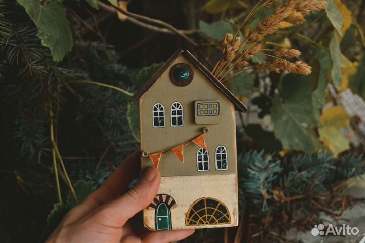 Домик из дерева интерьерный