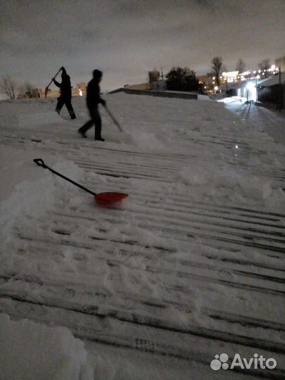 Чистка снега с крыши и удаление наледи