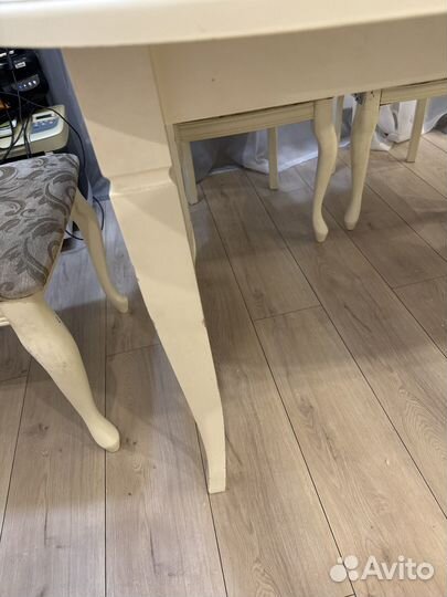 Обеденный стол и 4 стула