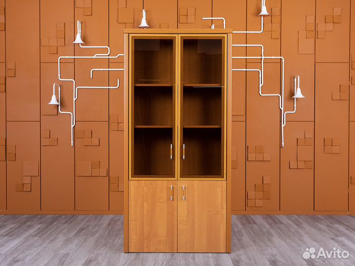 Книжный шкаф