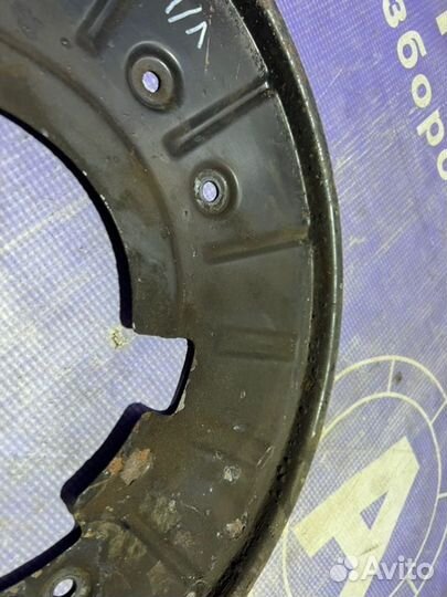 Пыльник тормозного диска передний левый Audi Q7 4L