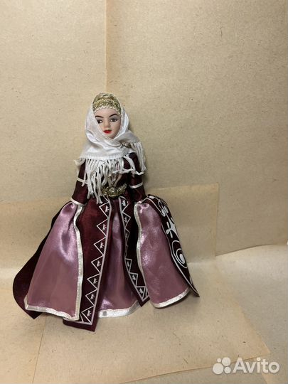 Фарфоровая кукла