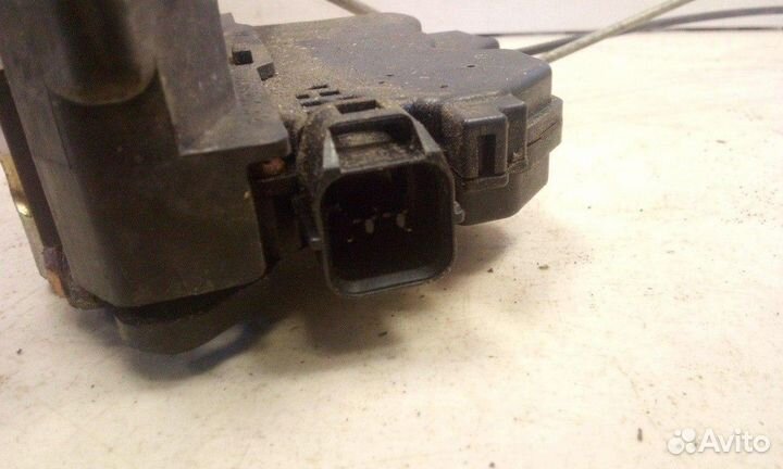 Замок двери передней правой Mitsubishi Lancer