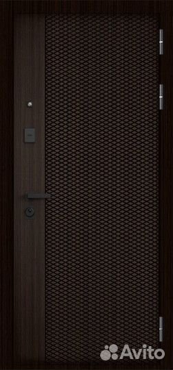 Дверь в квартиру с зеркалом