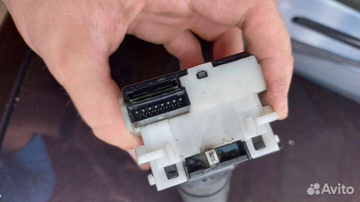 Подрулевой переключатель Nissan