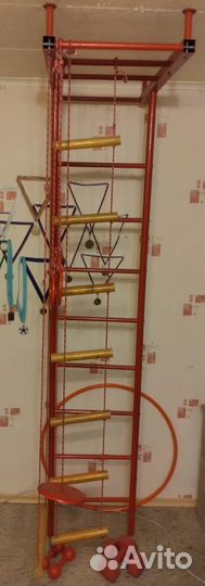 Шведская стенка с турником и брусьями