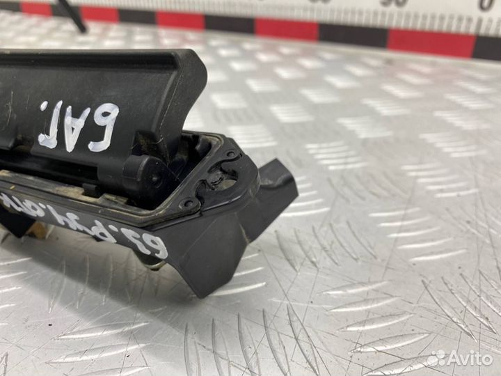 Б/У ручка багажника задний Toyota Corolla Fielder