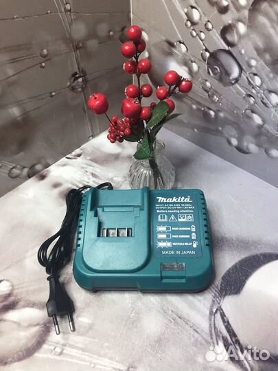 Зу для дрели-шуруповерта Makita DF331D