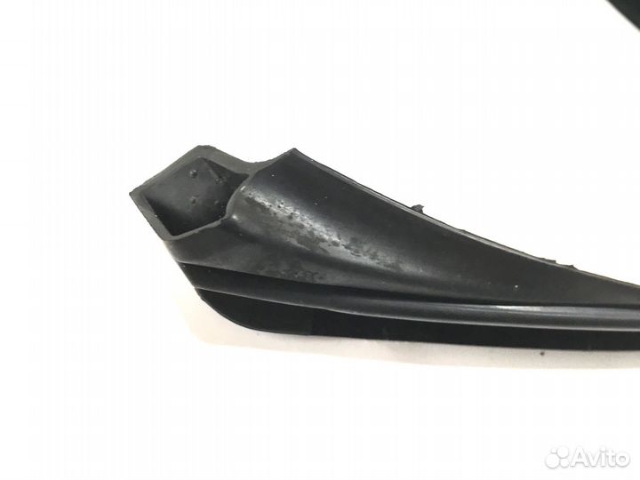 Уплотнитель передний левый BMW 5 E60