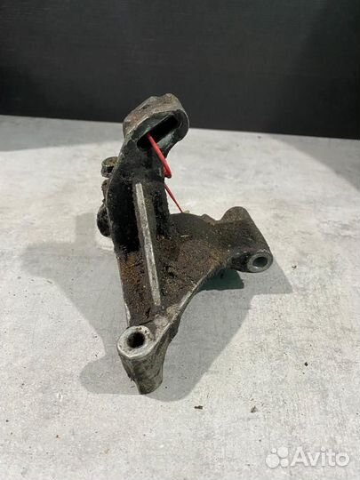 Кронштейн гур VW Golf 3