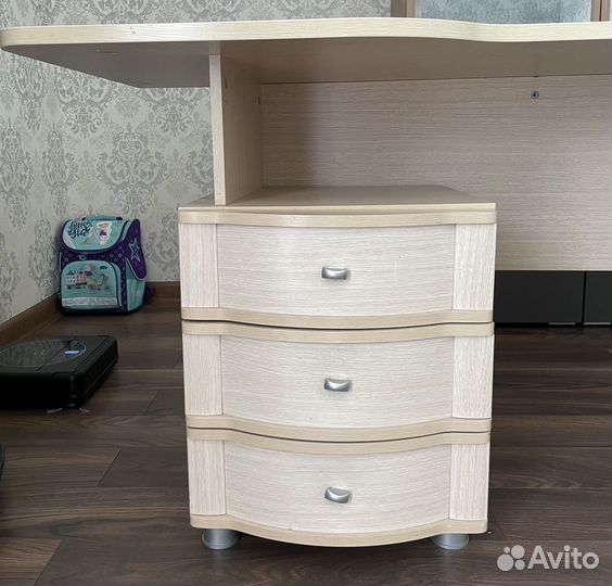 Письменный стол