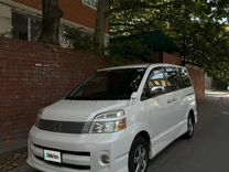 Toyota Voxy 2.0 CVT, 2007, 190 000 км, с пробегом, цена 650 000 руб.