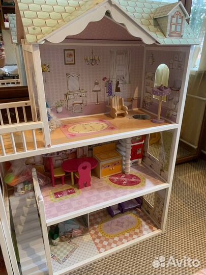 Кукольный домик с мебелью