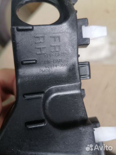 Кронштейн бампера передний правый Kia Stinger