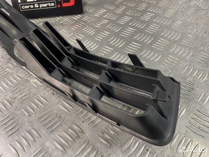 Накладка противотуманной фары левая Volkswagen