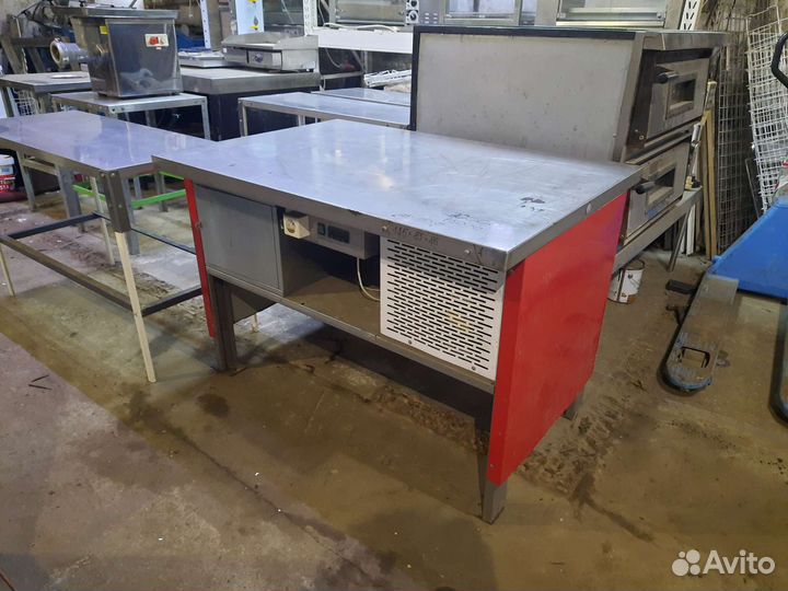 Стол с охлаждаемой поверхностью из нержавейки