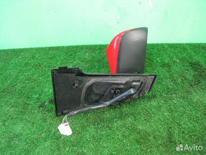 Зеркало правое Toyota Yaris P13 2015