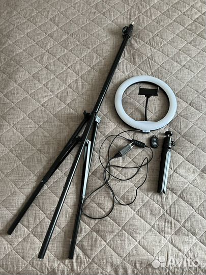 LED лампа с держателем для телефона