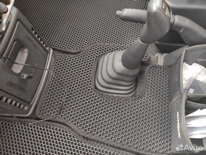 Автоковрики EVA на Mitsubishi Delica