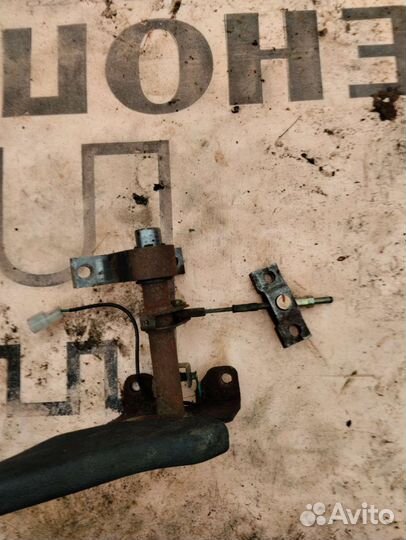 Рычаг ручника Mitsubishi galant 1991г.в