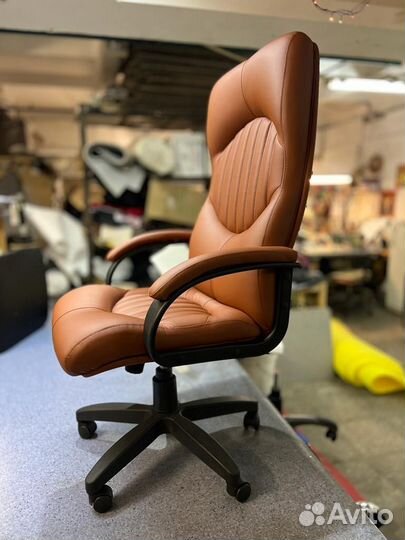 Офисное кресло