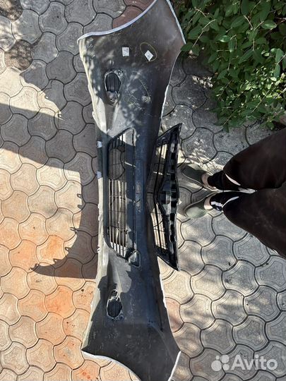 Передний бампер toyota vitz NSP130 дорест