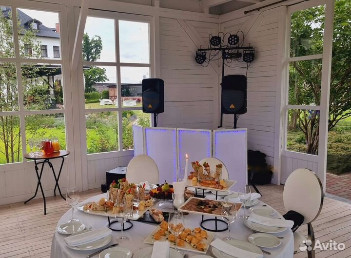 DJ с аппаратурой для вашего праздника