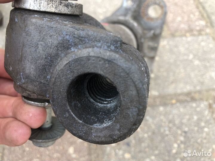 Кронштейн переднего бампера на Audi A4 B6